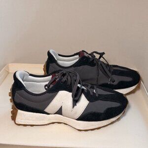 New Balance 327 Sneakers Sz. 9 in Black and Grey Suede